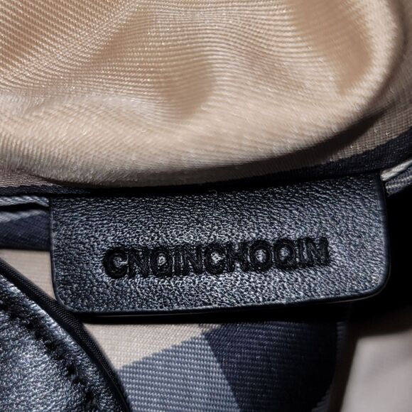 Authentic Burberry Large Nylon Tote Shoulderbag - Picture 4 of 6